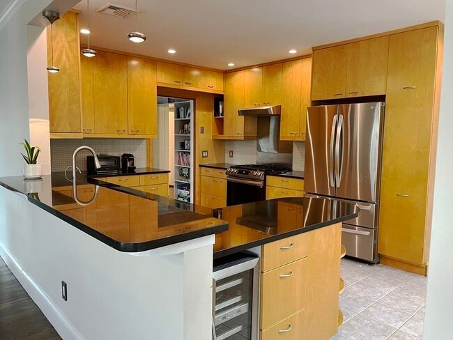 Building Photo - 44 Rolling Ln