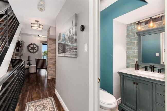 Building Photo - 12500 Melville Dr