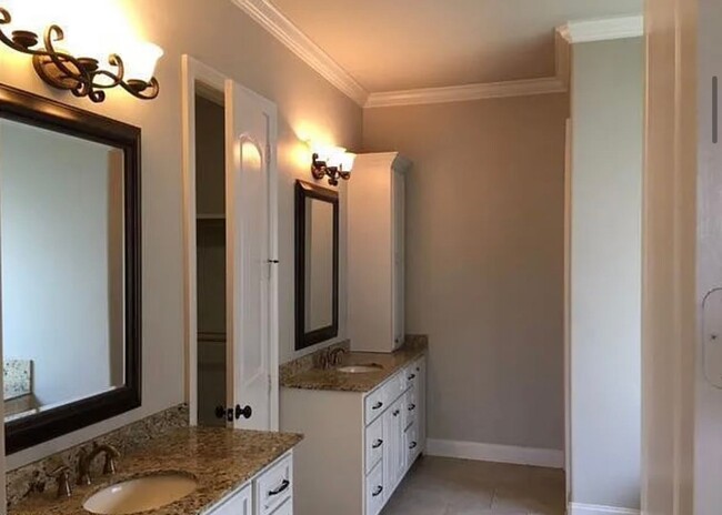 Building Photo - 4-bedroom, 3.5-bathroom home AVAILABLE NOW!