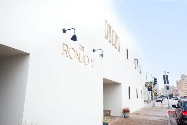 Building Photo - 201 S Chaparral St