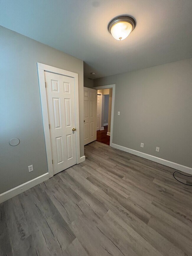 Building Photo - Adorable 1 Bedroom home Fountain Square