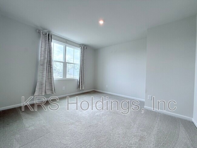 Building Photo - 379 Hunting Wood Dr