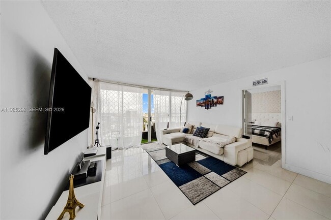 Building Photo - 7601 E Treasure Dr