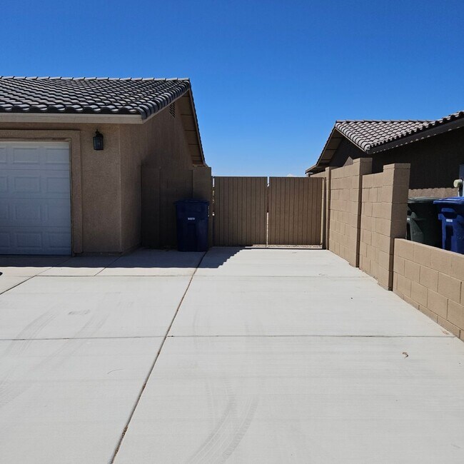 Building Photo - 4174 S Sunflower Dr