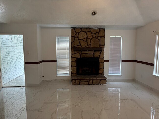 Building Photo - 2514 Radcliffe Dr