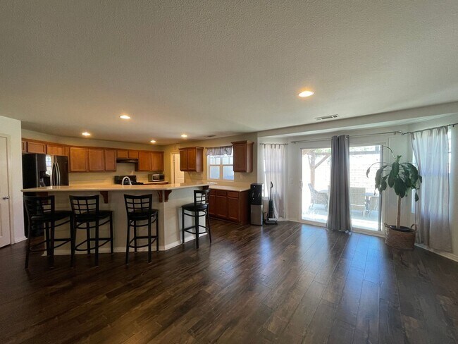 Building Photo - Lancaster 3 Bedroom + 2 Bathroom