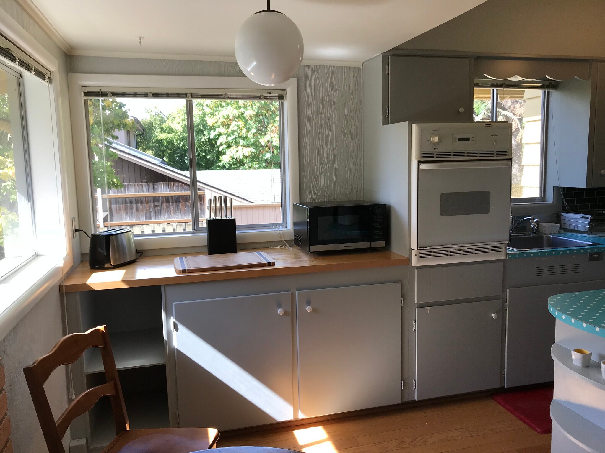 Eating area in kitchen - 2176 Agate St