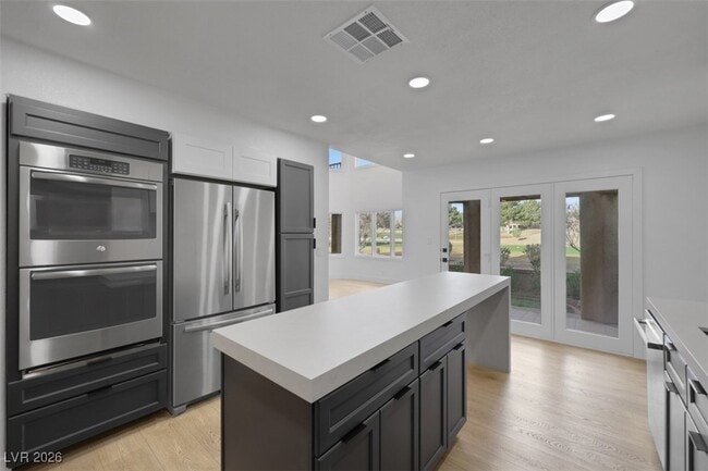 Building Photo - 7132 Mission Hills Dr