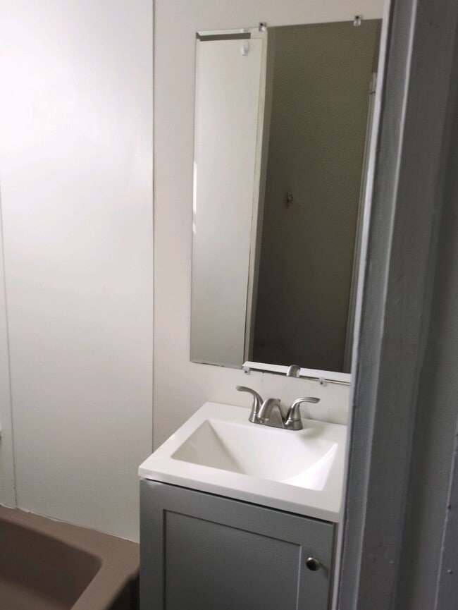 Building Photo - 1808 W 3rd St