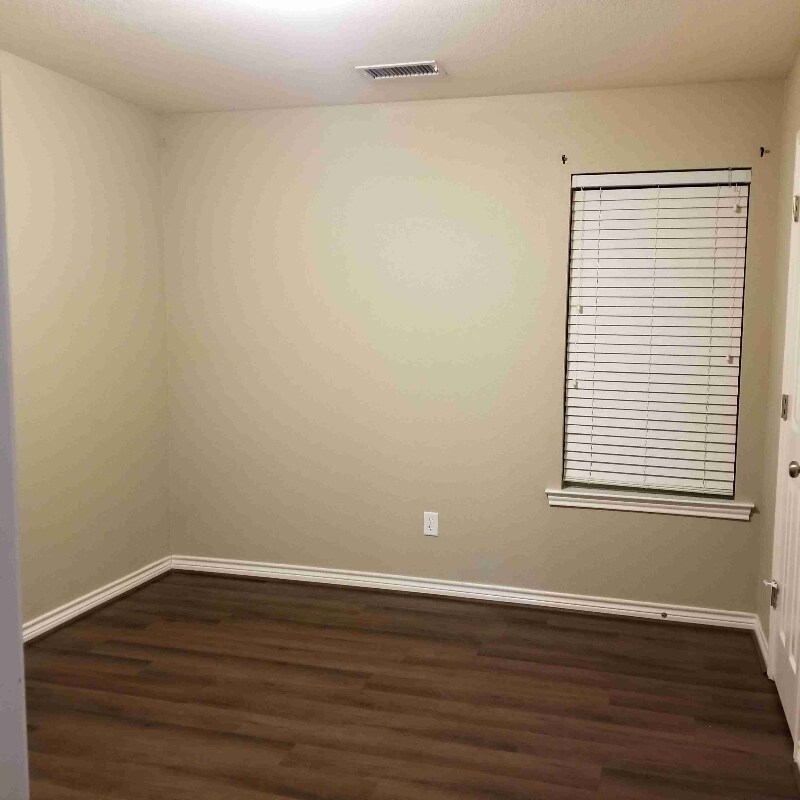 Building Photo - 5009 Blue Haven Dr