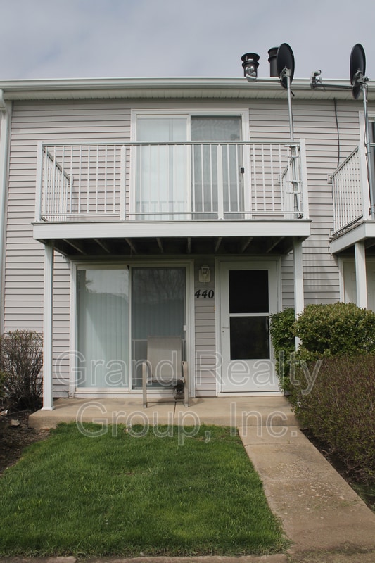 Primary Photo - 440 Meadow Green Ln