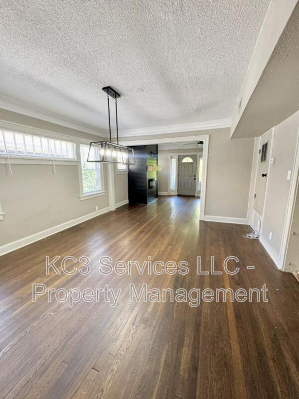 Building Photo - 5122 The Paseo