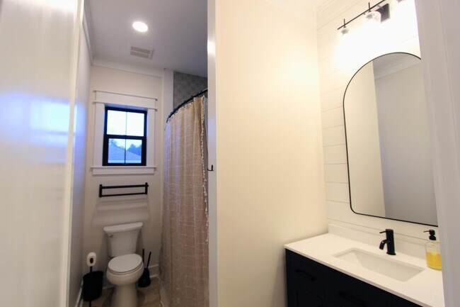 Building Photo - 3116 Pinot Way