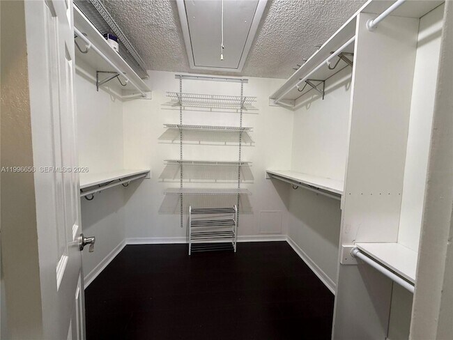 Building Photo - 3015 SW 20th Terrace