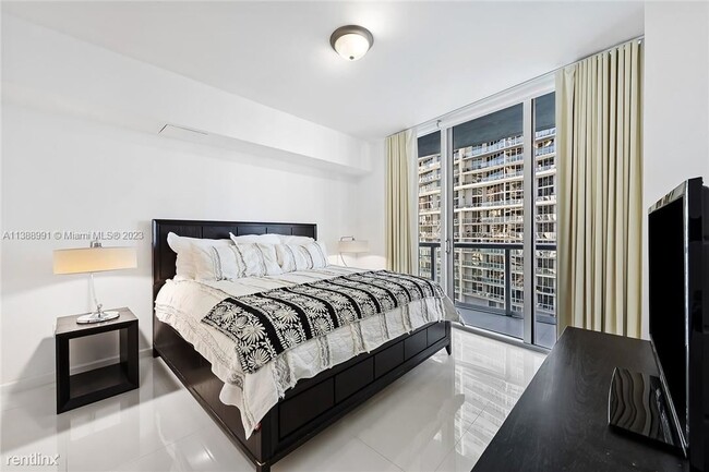 Building Photo - 2 br, 2 bath Condo - 475 Brickell Ave Apt ...