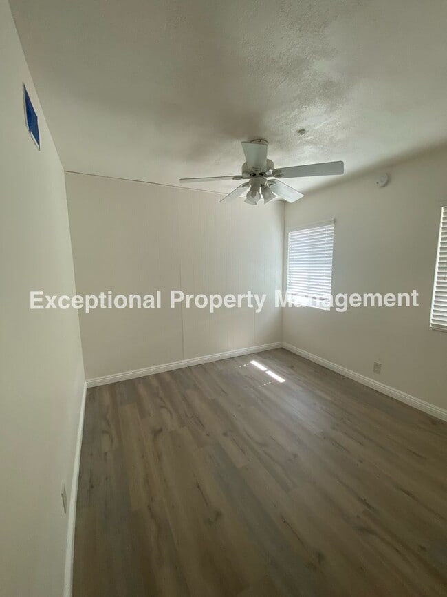 Building Photo - Great 4 bedroom 2 bath single story home