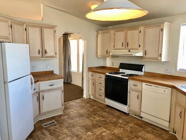 Building Photo - Double Wide on a Double Lot w/detached Gar...