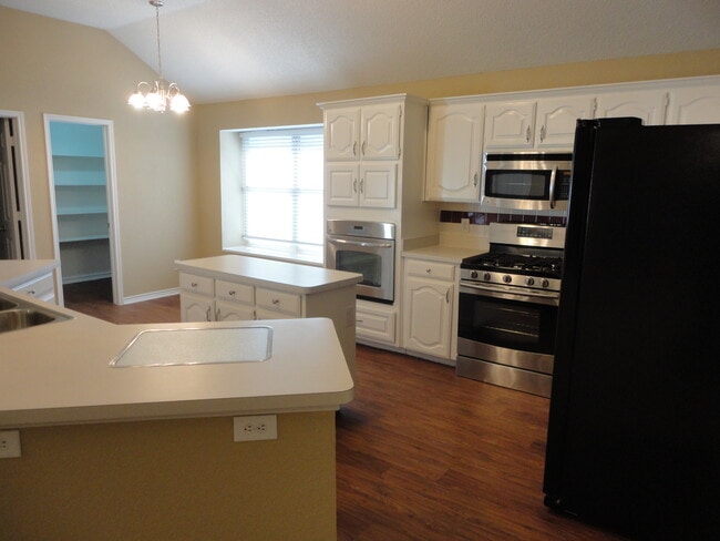 Building Photo - 3125 Cactus Dr