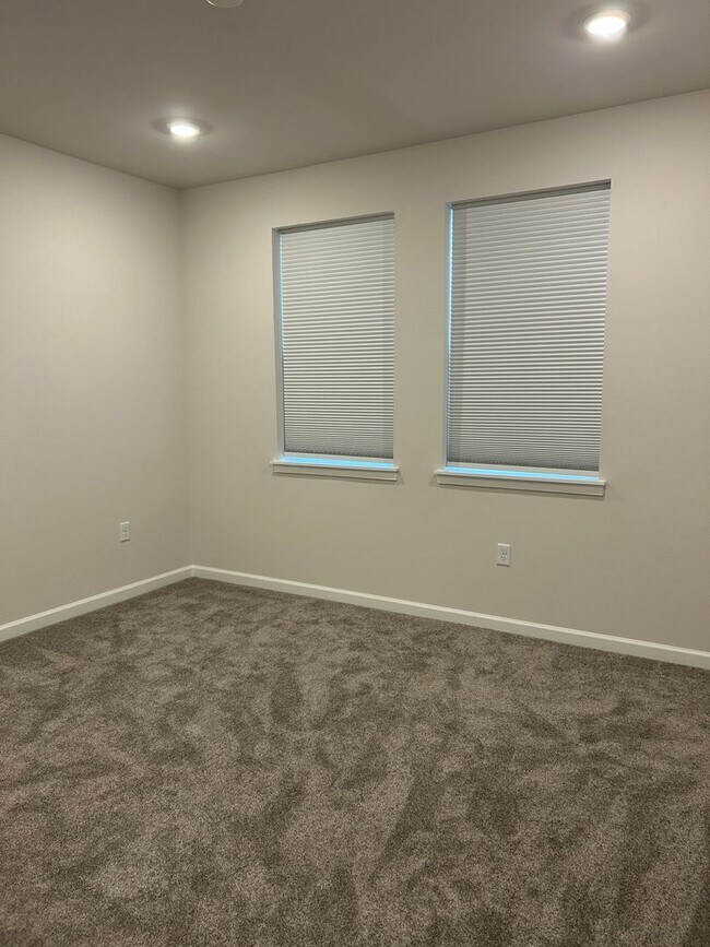 Building Photo - 2Bd/2Ba Redmond House