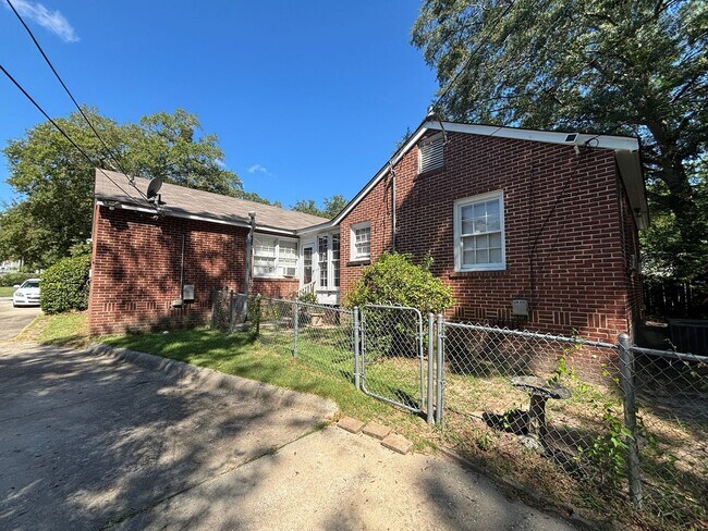 Building Photo - 2606/2608 18th Avenue