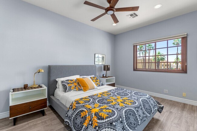 Building Photo - 546 N Indian Canyon Dr