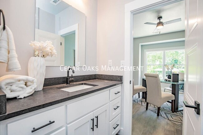 Building Photo - 122 E Mountain St