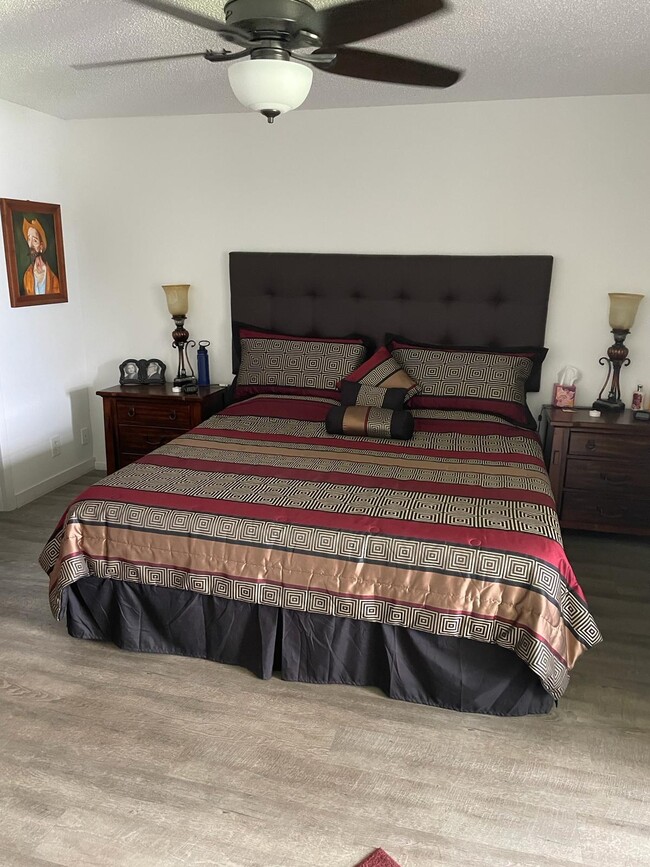 Building Photo - 2052 Cornwall C