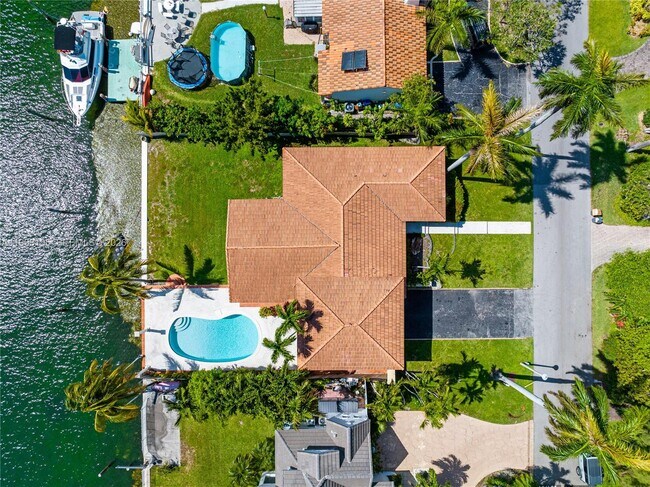 Building Photo - 7531 Beach View Dr