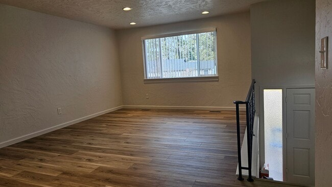 Building Photo - 4 Bedroom Bench Home Fully Remodeled