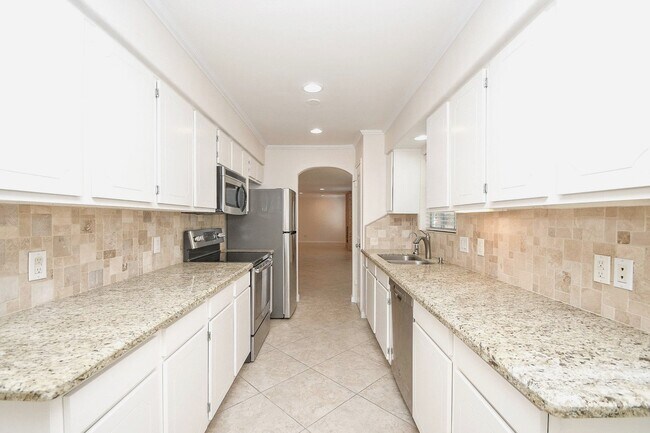 Building Photo - 13240 Trail Hollow Dr