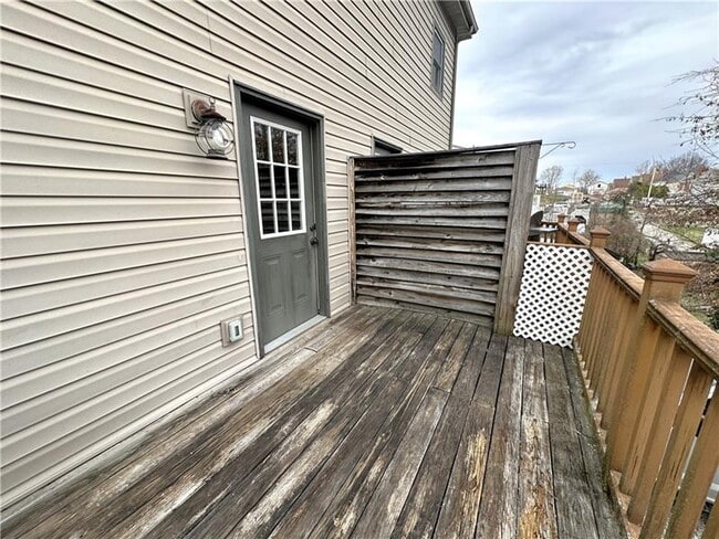 Building Photo - 1 S 6th St