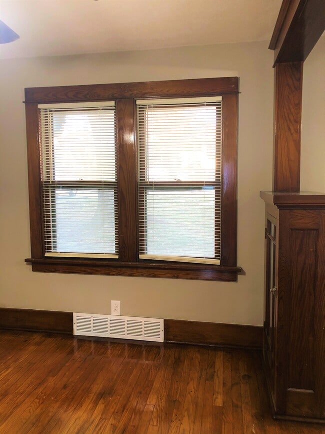 Building Photo - 2518 S 46th Ave