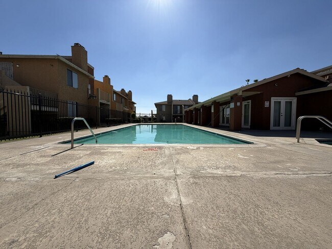 Building Photo - **RENT SPECIAL** Newly Updated 2 bed, 2 bath located in San Bernardino!