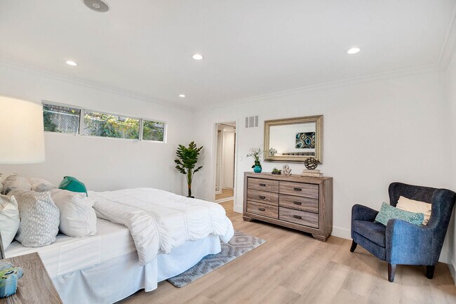 MASTER SUITE - 16047 Meadowcrest Rd