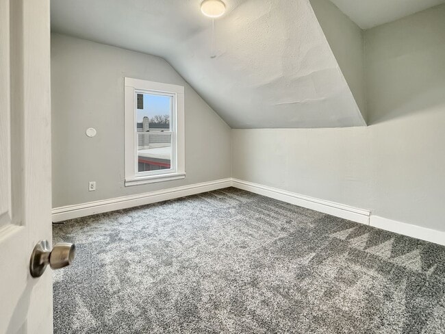 Building Photo - 1068 Godfrey Ave SW