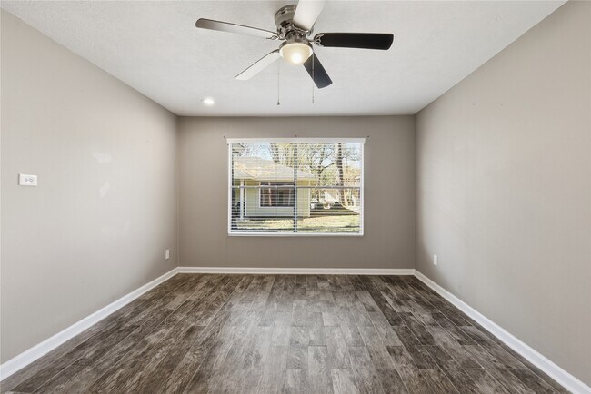 Building Photo - 3424 Balboa Cir
