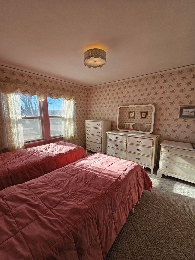 Building Photo - 4 BED | 2.5 BATH | DOUBLE GARAGE | WEST RAPID | FURNISHED