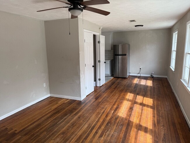 Building Photo - 4833 N State St