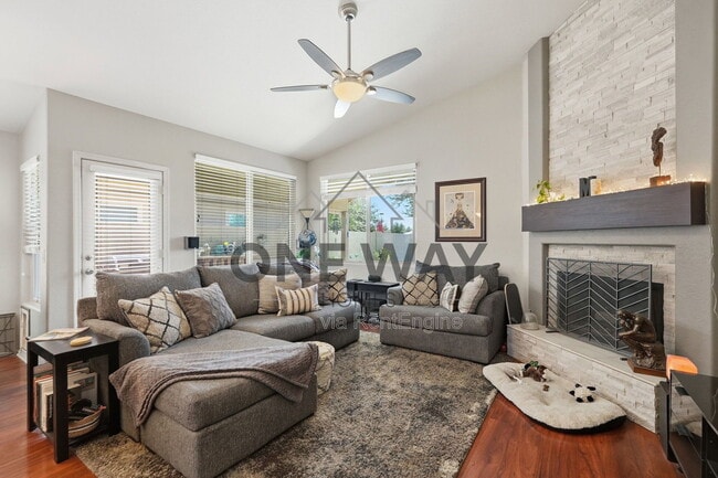 Building Photo - 1307 E Century Ave