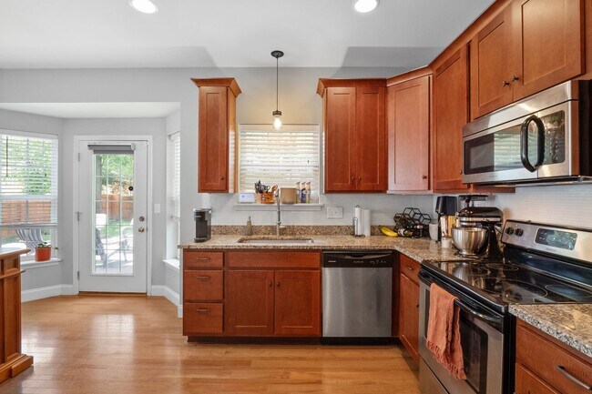 Building Photo - Stunning 4-bedroom, 2.5-bathroom rental of...