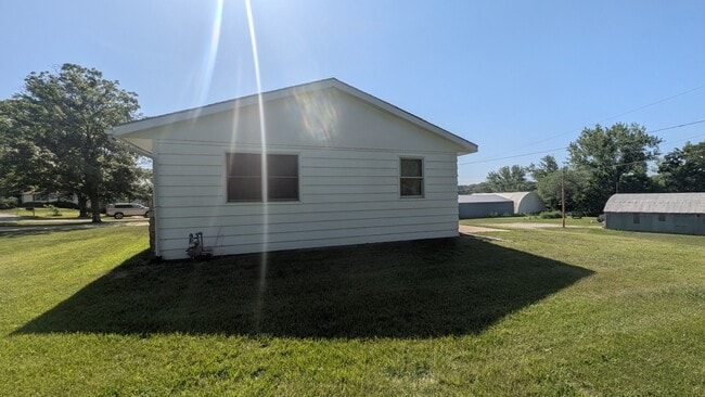 Building Photo - 2221 Millwood Dr
