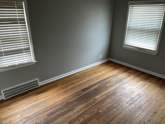 Building Photo - 18230 Mansfield St