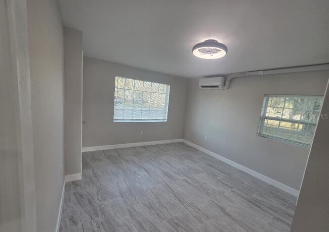 Building Photo - 712 S Clyde Ave