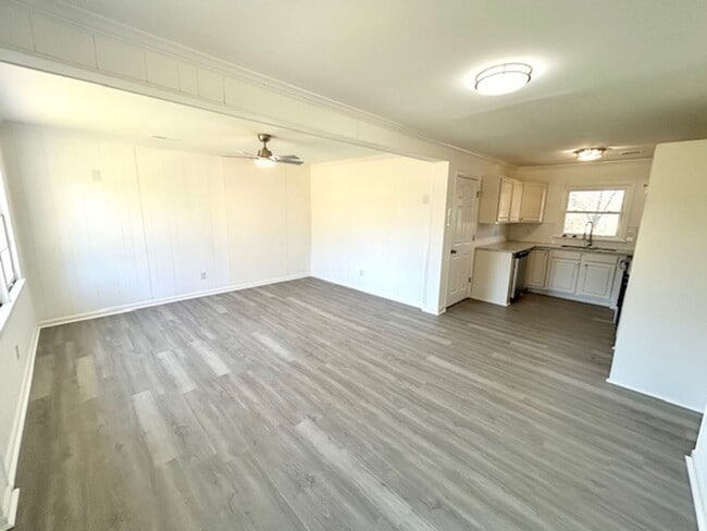 Building Photo - Coming Soon-2/5/26!- Charming 3- bedroom home with a move in special!