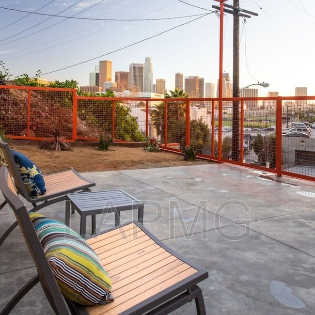 Building Photo - 1159 1/2 Bellevue Avenue