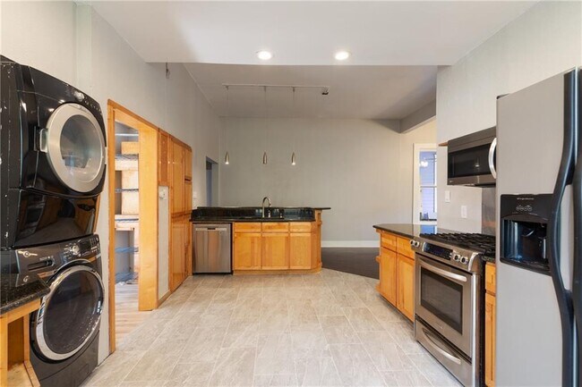 Building Photo - 3210 Hampton Rd