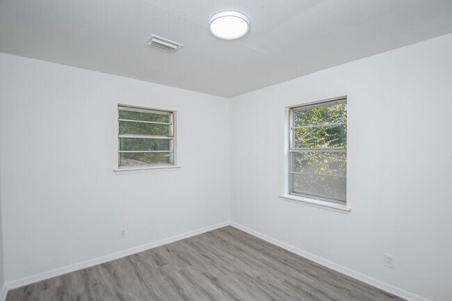 Building Photo - Welcome to a beautifully maintained 4-bedroom, 2-bathroom home located in the highly sought-after...