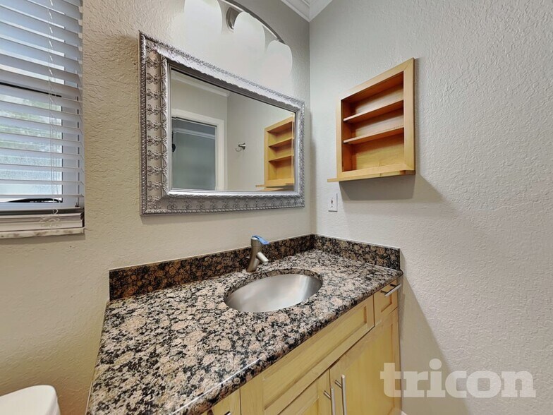 Building Photo - 507 Edmonton Ct