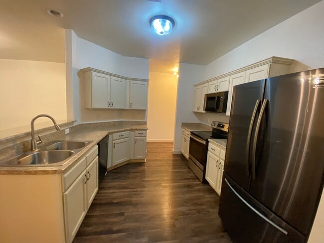 Building Photo - Beautiful Upgraded 3 Bedroom home in Brookland School District!