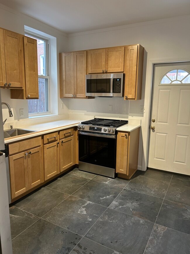 Building Photo - 607 Gross St